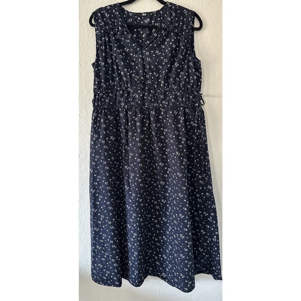 Uniqlo Women's Navy & White Floral Sleeveless Midi Dress Size Lg Smocked Waist